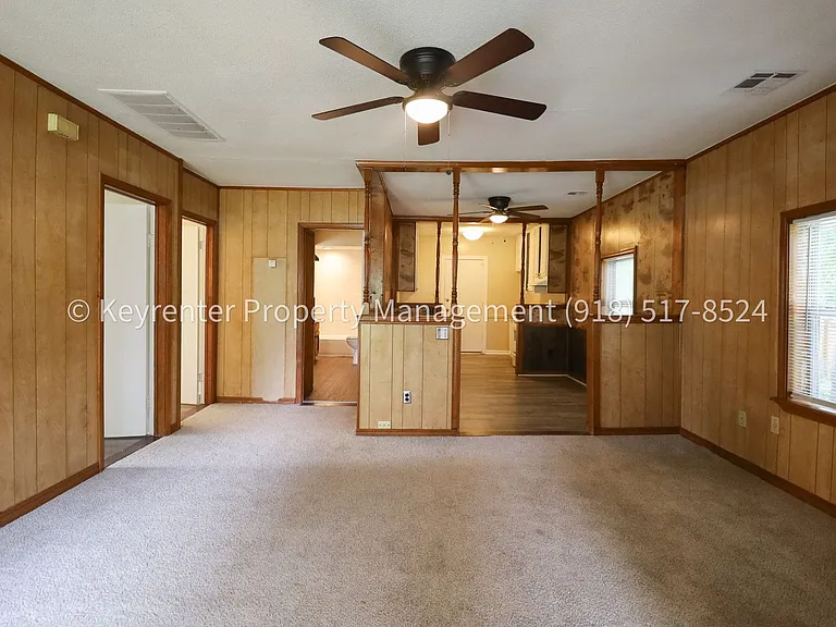 1928 N Columbia Pl — Photo 5