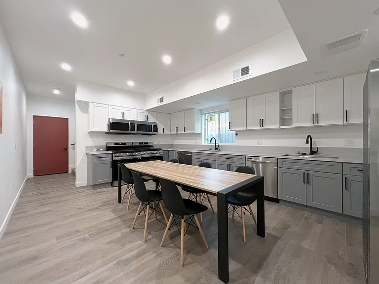 1368 W 35th St #8 — Photo 1
