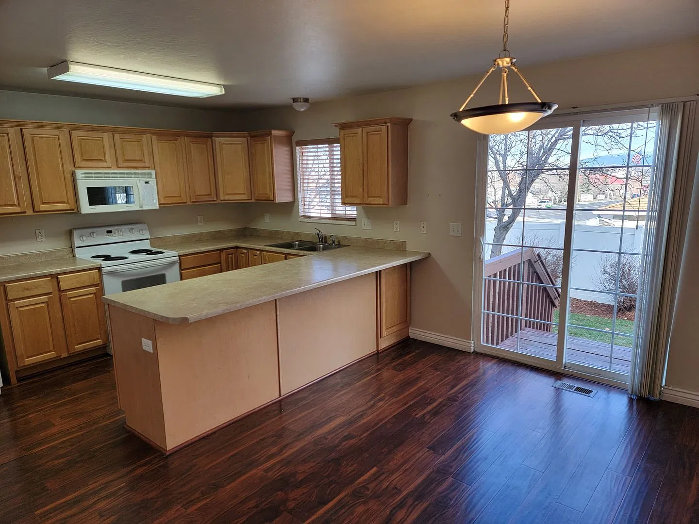 Huge Townhome in coveted East Cottonwood Heights! — Photo 3