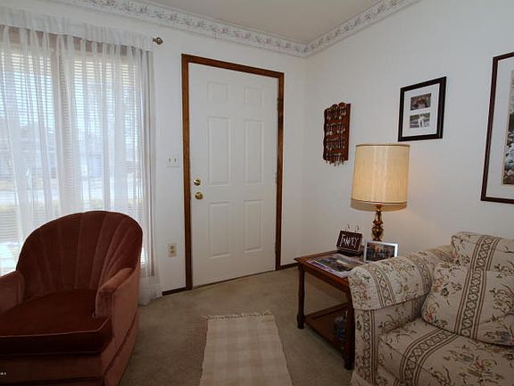 4th image of 204 Hemlock Dr