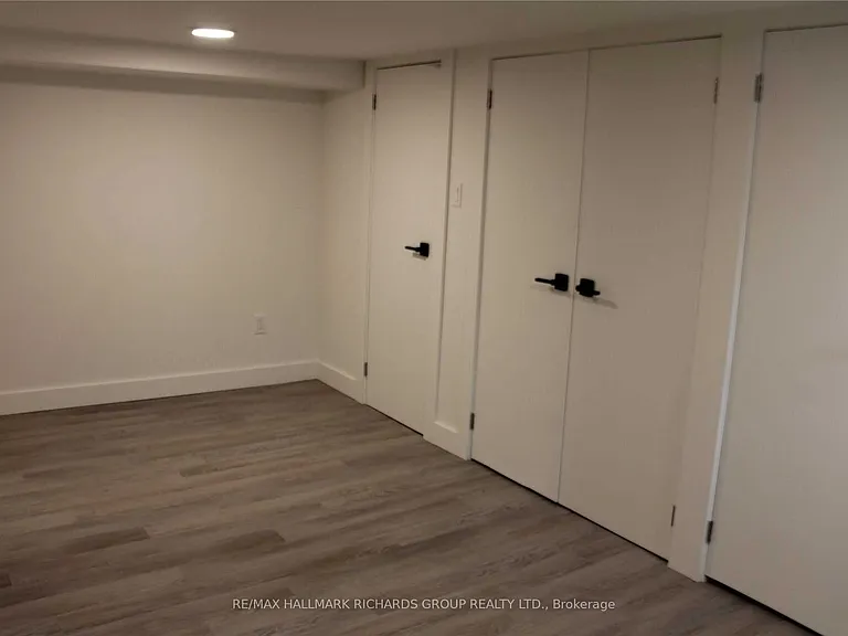 34 Hammersmith Ave #LOWER — Photo 4
