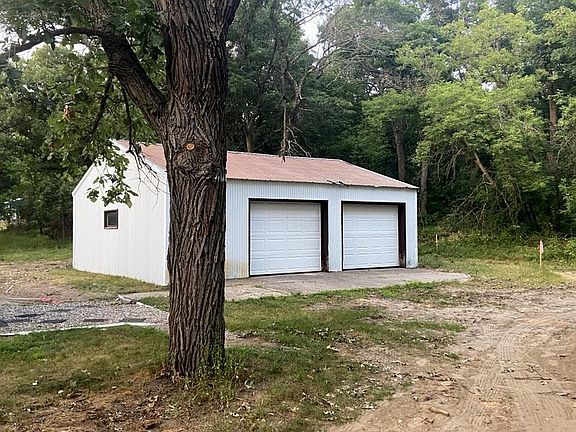 3rd image of 846 Oak Dr N