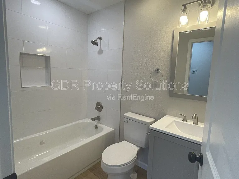 4733 Platinum Dr NE — Photo 34