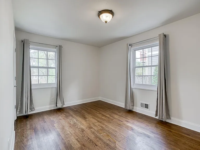 1523 Oakview Rd #4 — Photo 14