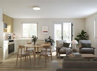 1789 Emerson St #3, Victoria, BC V8R2C2