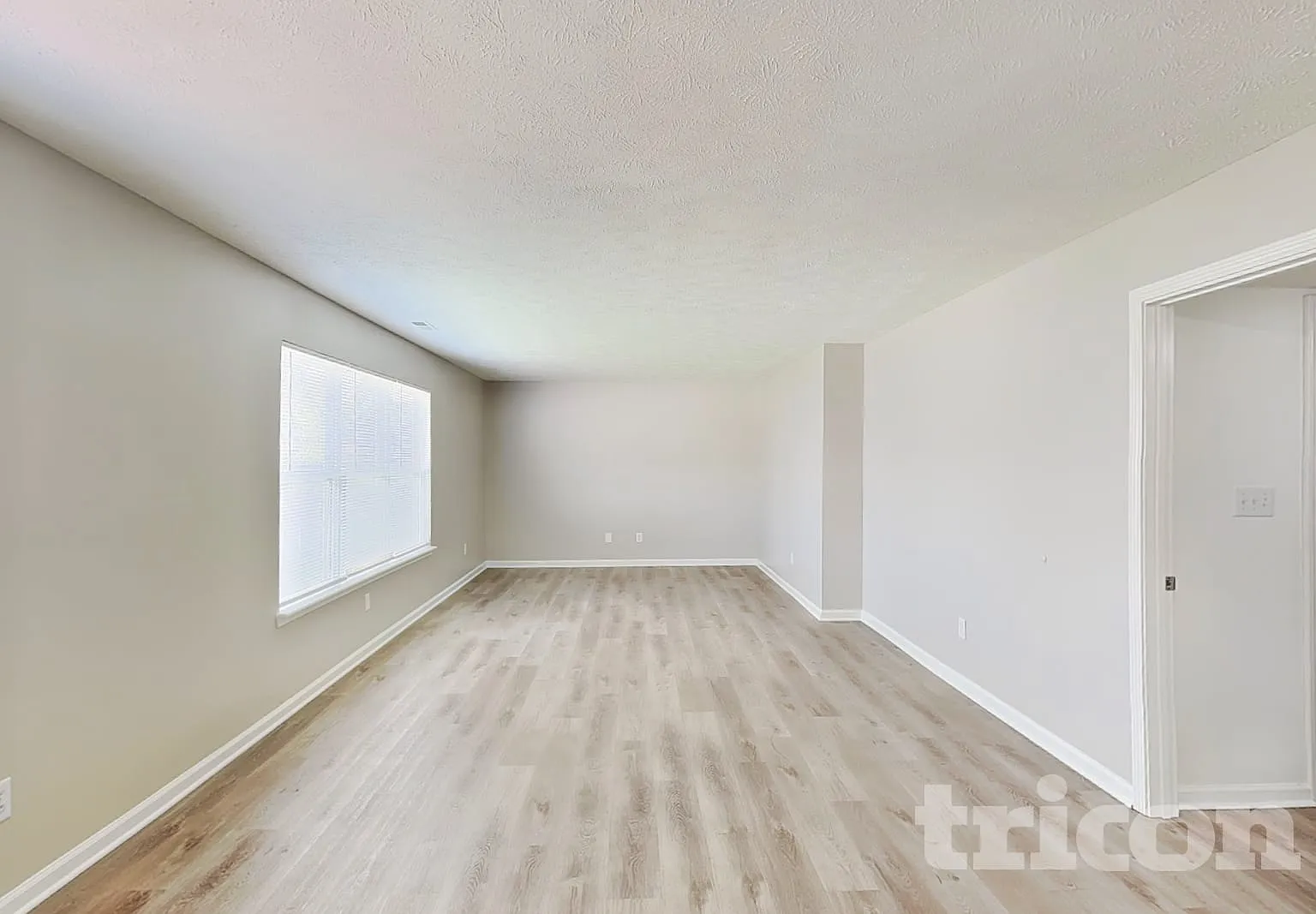 11118 Waterfield Place Indianapolis IN — Photo 2