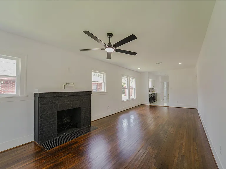 1569 Elliott St — Photo 3