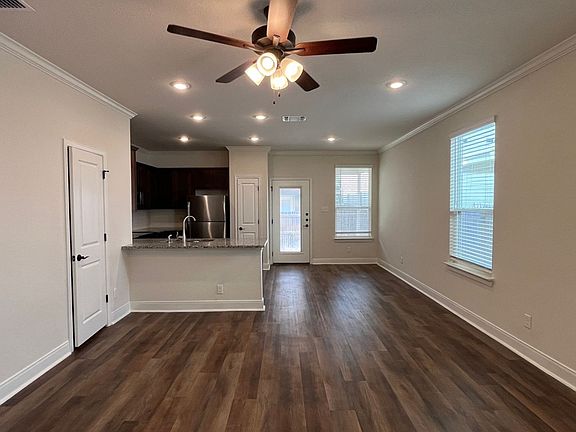4th image of 10323 Candlewood Way #101