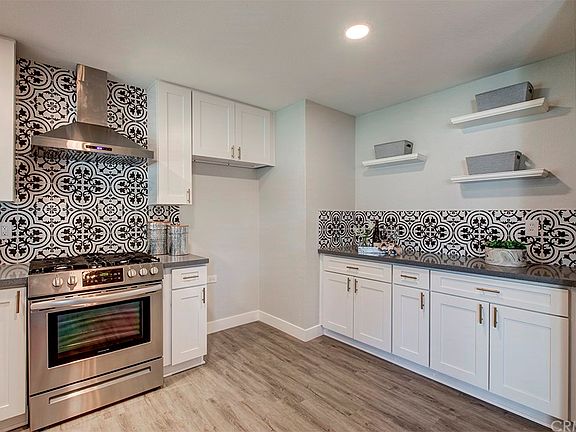 3rd image of 4916 N Burnaby Dr