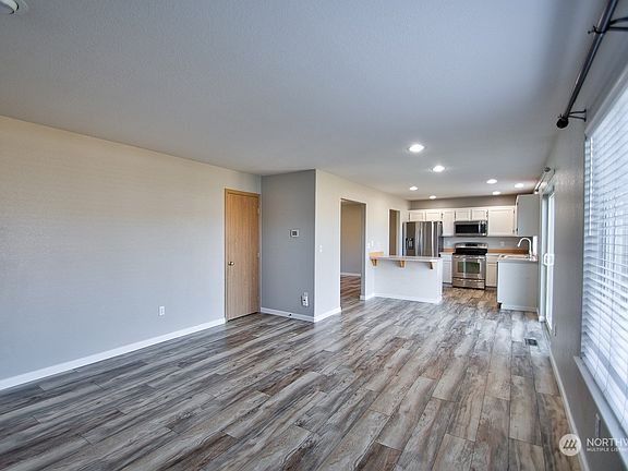 5th image of 10434 Brighton Street SE