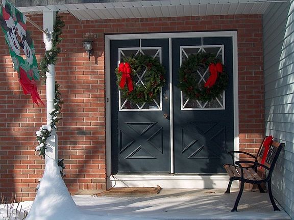 FRONT DOORWAYS DECORATED AT CHRISTMAS