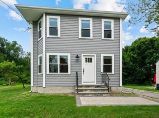 39 West St, Barrington, RI 02806