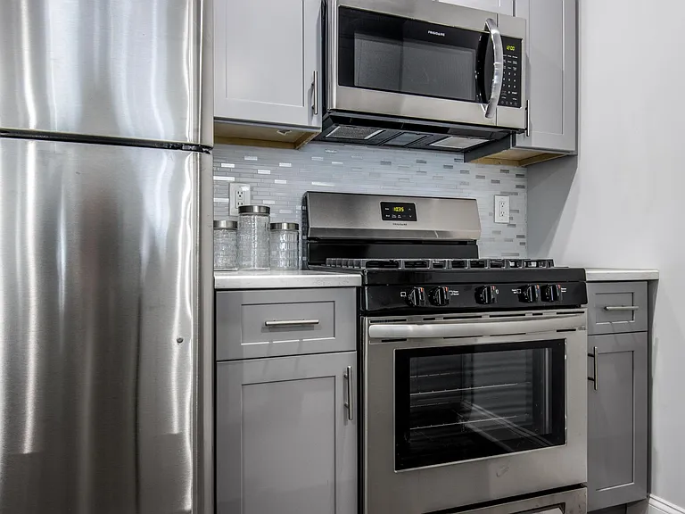 20 N Clinton St #201 — Photo 9