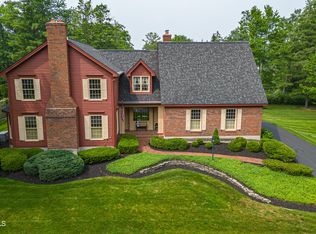 39 Edison Dr, Niskayuna, NY 12309