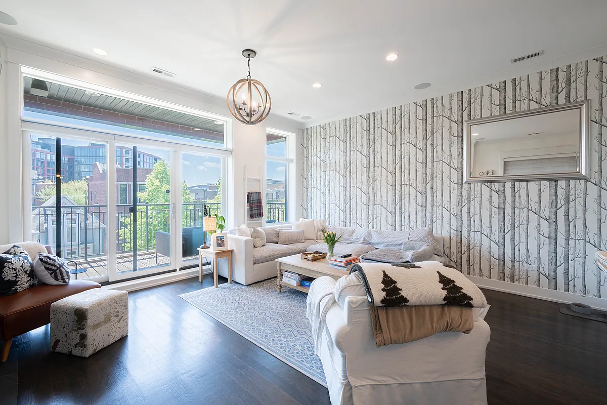 Building Photo - 920 W Wrightwood Ave #3