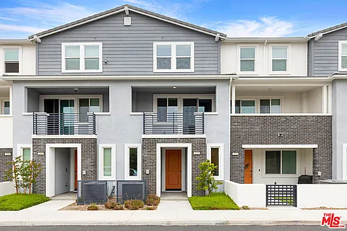 220 Lockhart Way Photo 1