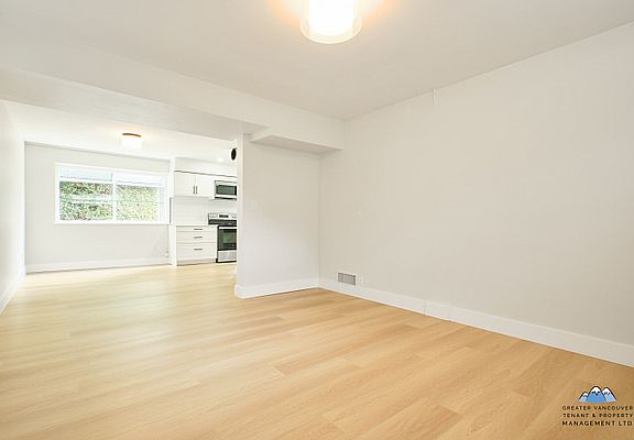 5th image of 3089 Starlight Way