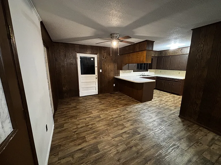 707 Louise St — Photo 11