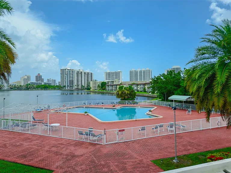 2851 Leonard Dr #J505 — Photo 35