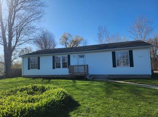 1916 E Parish Rd, Kawkawlin, MI 48631