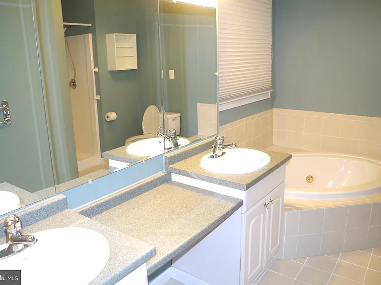 812 Petinot Pl — Photo 9