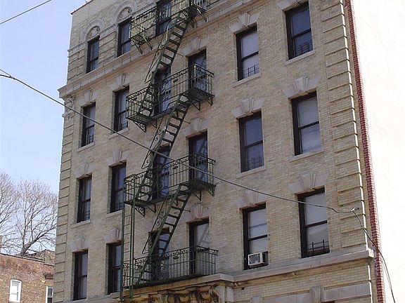 906 Summit Front 001