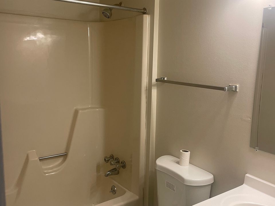 2nd image of 1504 Ramsgate Ln #C