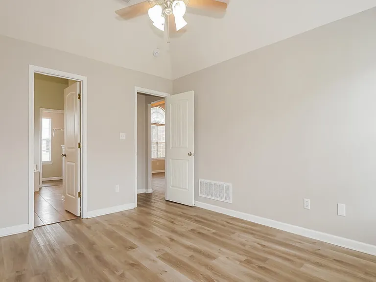 80 Tate Dr — Photo 10