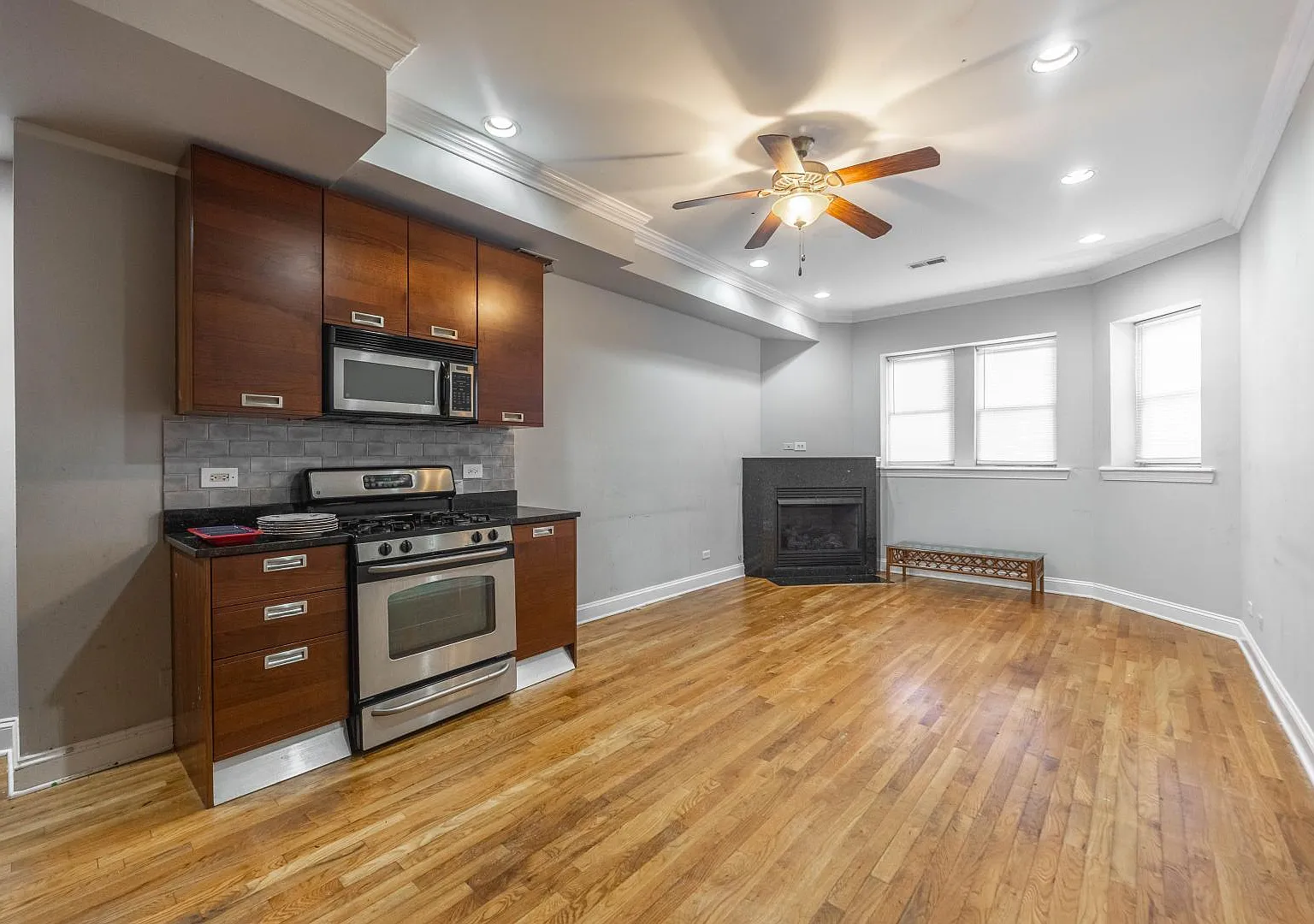 6947 North Oakley Avenue #G — Photo 1