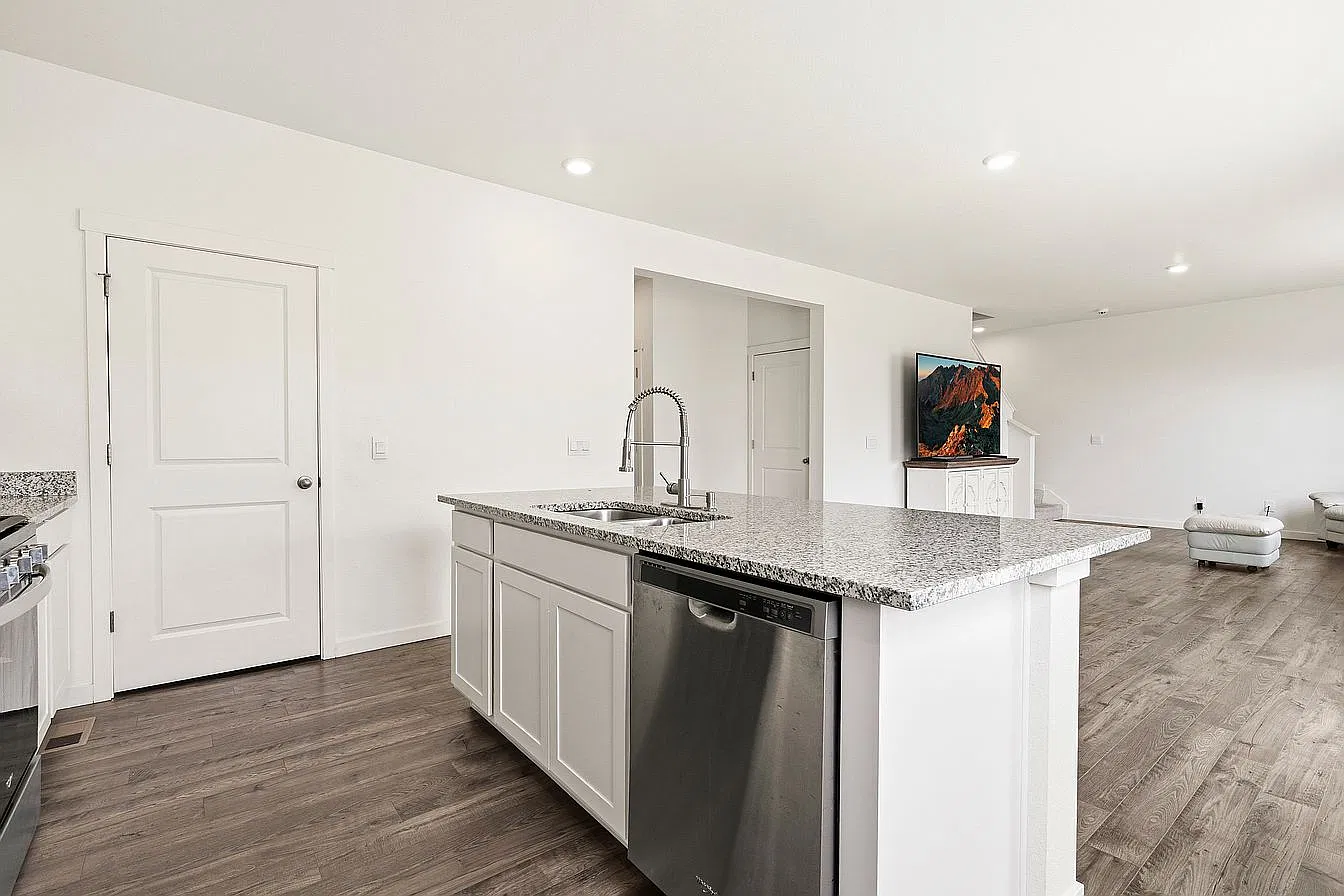 3 bed, 2222 sqft, $3,000 — Photo 2