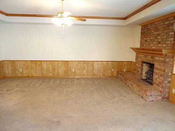 3rd image of 3805 Eastwood Dr