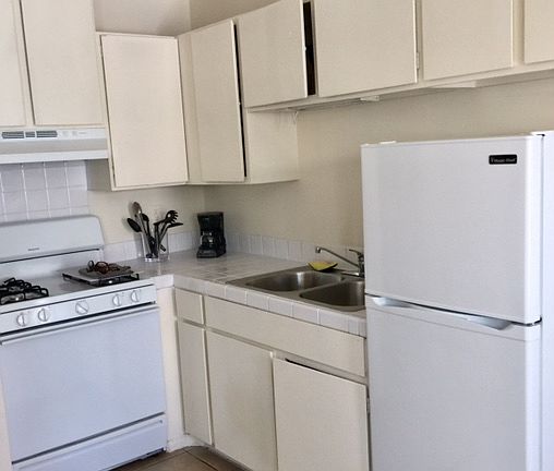 5th image of 66362 7th St APT E