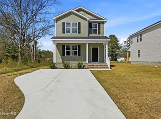 706 W Hayes St, Burgaw, NC 28425