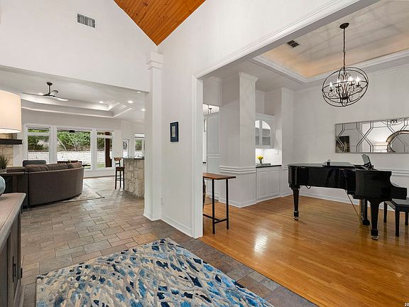 5th image of 102 Lantana Hollow