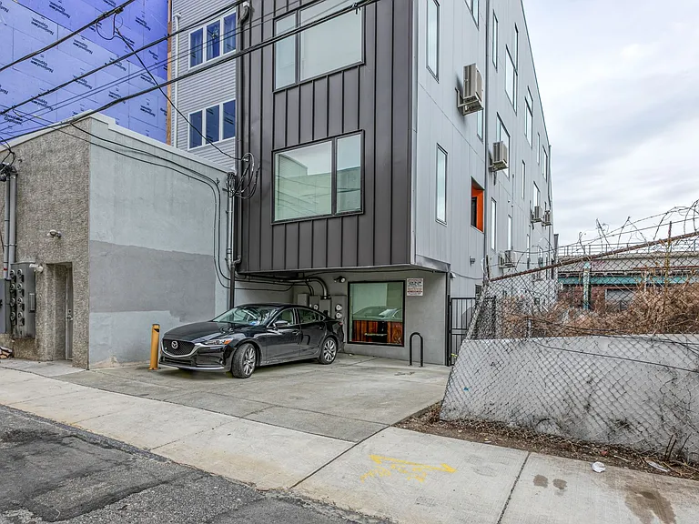 Brand New Luxury Apartments — Photo 7
