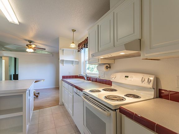 5th image of 2100 Chickadee Dr
