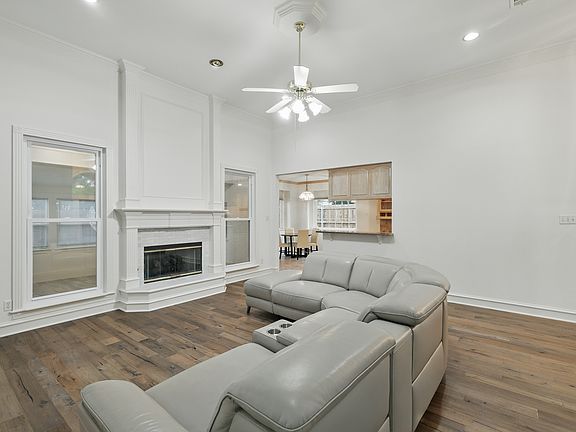 5th image of 2413 Oak Brook Dr