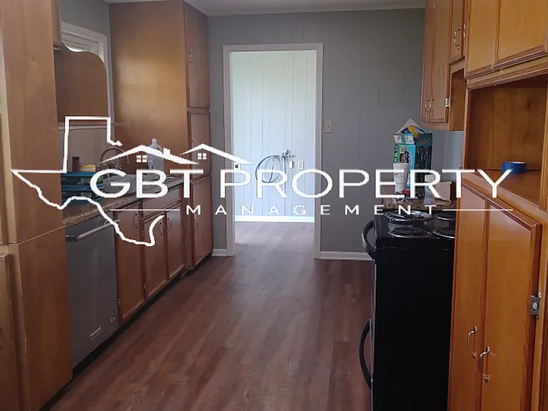 1460 LCR 828 — Photo 8