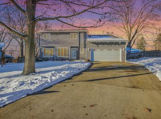 4 Genevieve Ln, Champaign, IL 61822