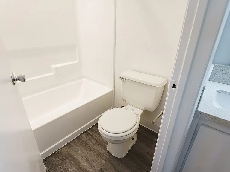 6310 Sylmar Ave — Photo 30