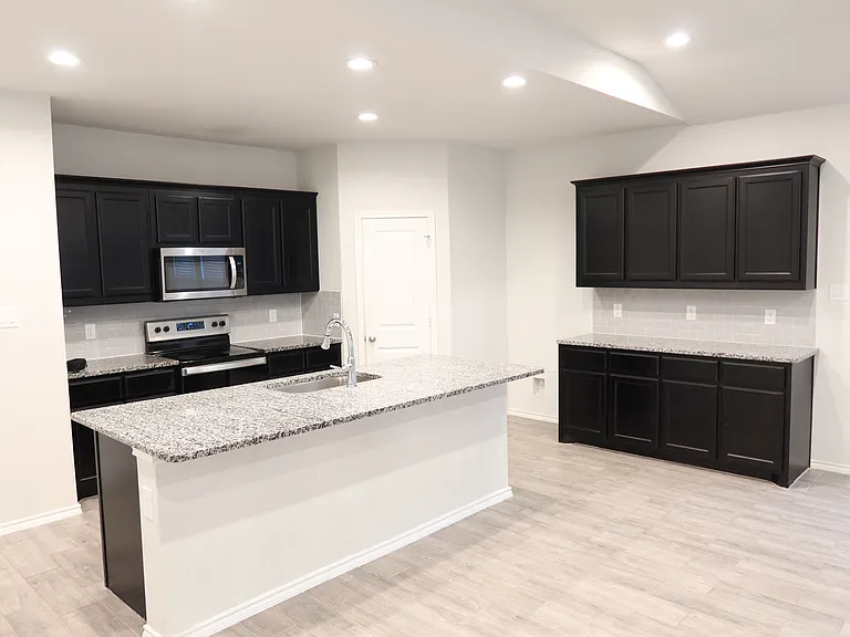 4805 Sassafras Dr — Photo 5