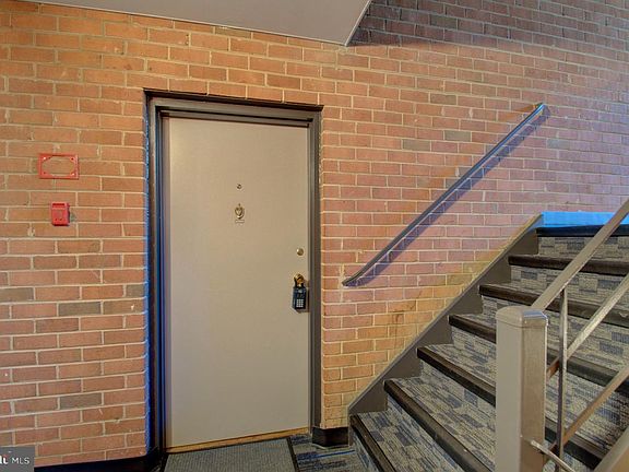 3rd image of 868 College Pkwy #10