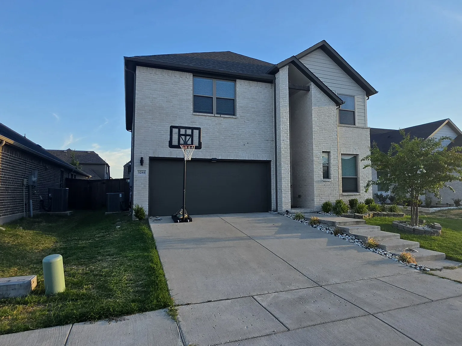 5 bed, 3.5 bath, 2982 sqft, $2,900 — Photo 1
