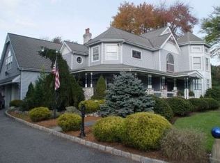 25 Sand Rd, Fairfield, NJ 07004