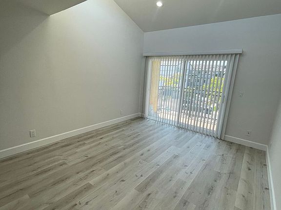 5th image of 2284 Dunlop St #2287-03