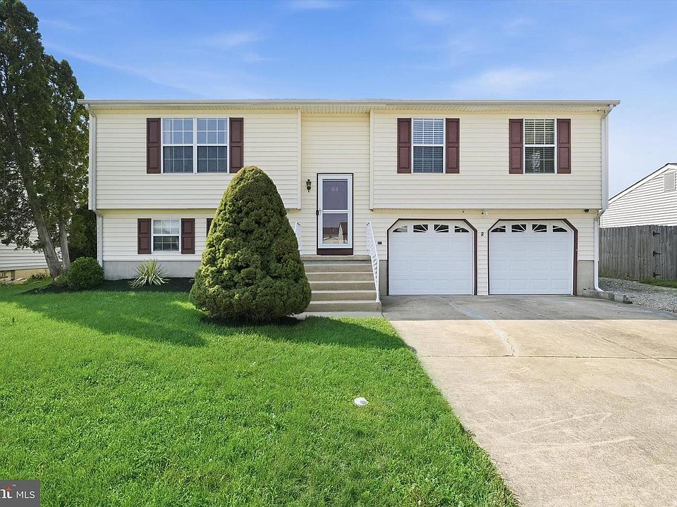 1st image of 24 Country Ln W