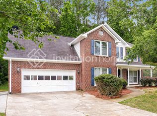 208 Ivy Creek Dr, Loganville, GA 30052