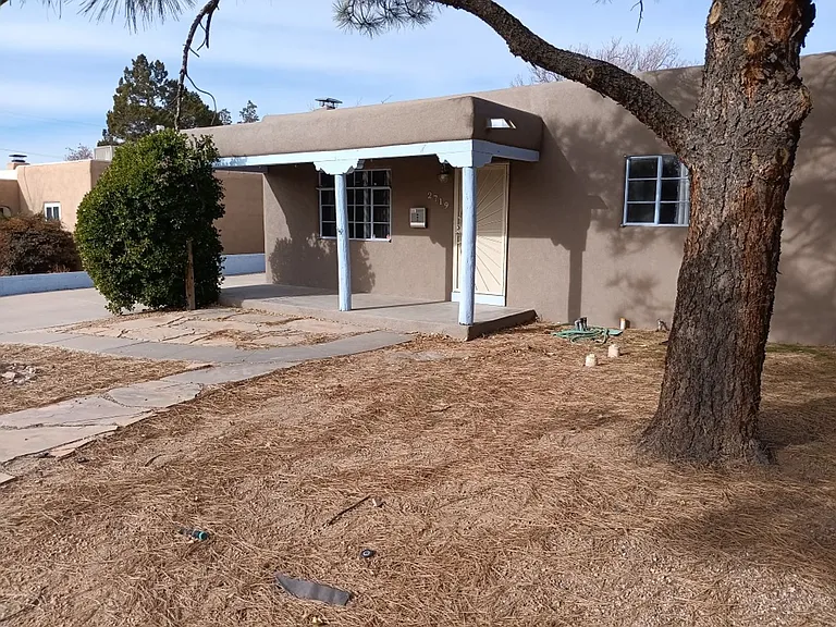 2719 Santa Cruz Ave SE — Photo 3