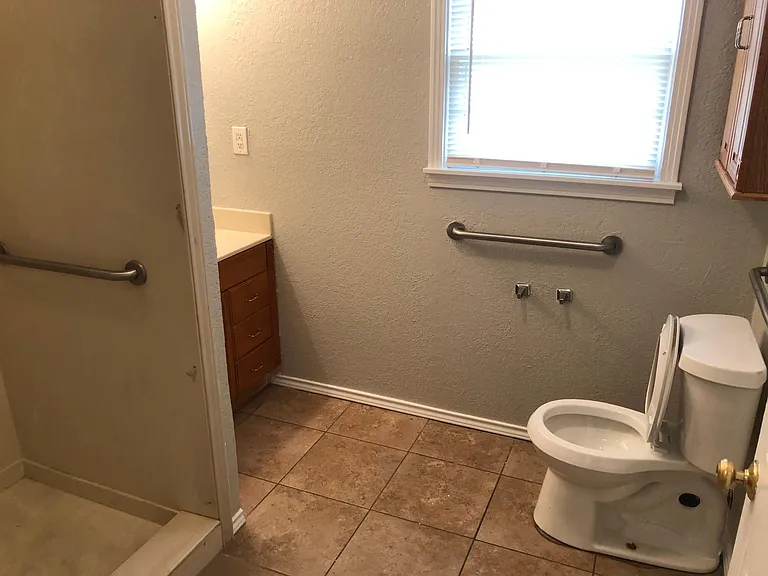 1141 E Sunset St — Photo 7
