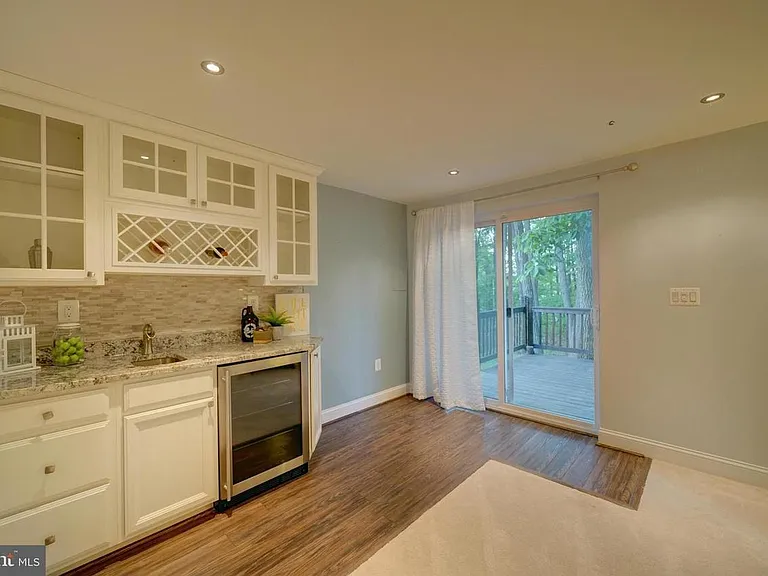 494 Pitt Ct — Photo 5